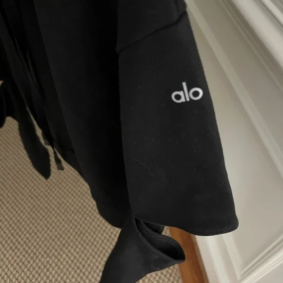 ALO Yoga Black Cropped Sweatshirt - Picture 3 of 5